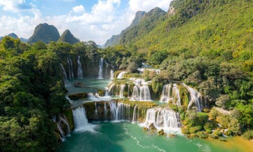 Việt Nam và Trung Quốc đồng hành trong chuyến tham quan thác Bản Giốc – Đức Thiên: Một trải nghiệm tuyệt vời qua biên giới