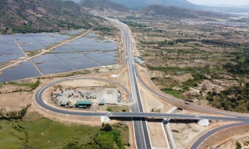 Đầu tư công tiếp tục đẩy nhanh: Hy vọng sự tăng trưởng cuối năm
