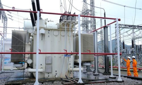 Điện thiếu không chỉ do… đội nắng